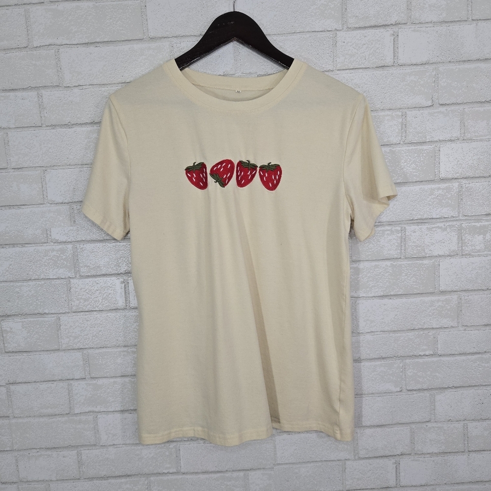 Cute strawberry tee‎